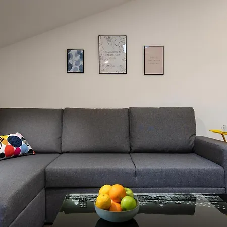 Hana - Attic In Center