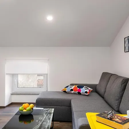 Hana - Attic In City Center * Pula
