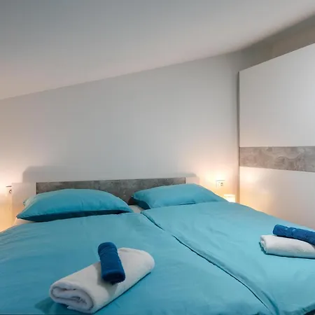 Hana - Attic In City Center Apartment *